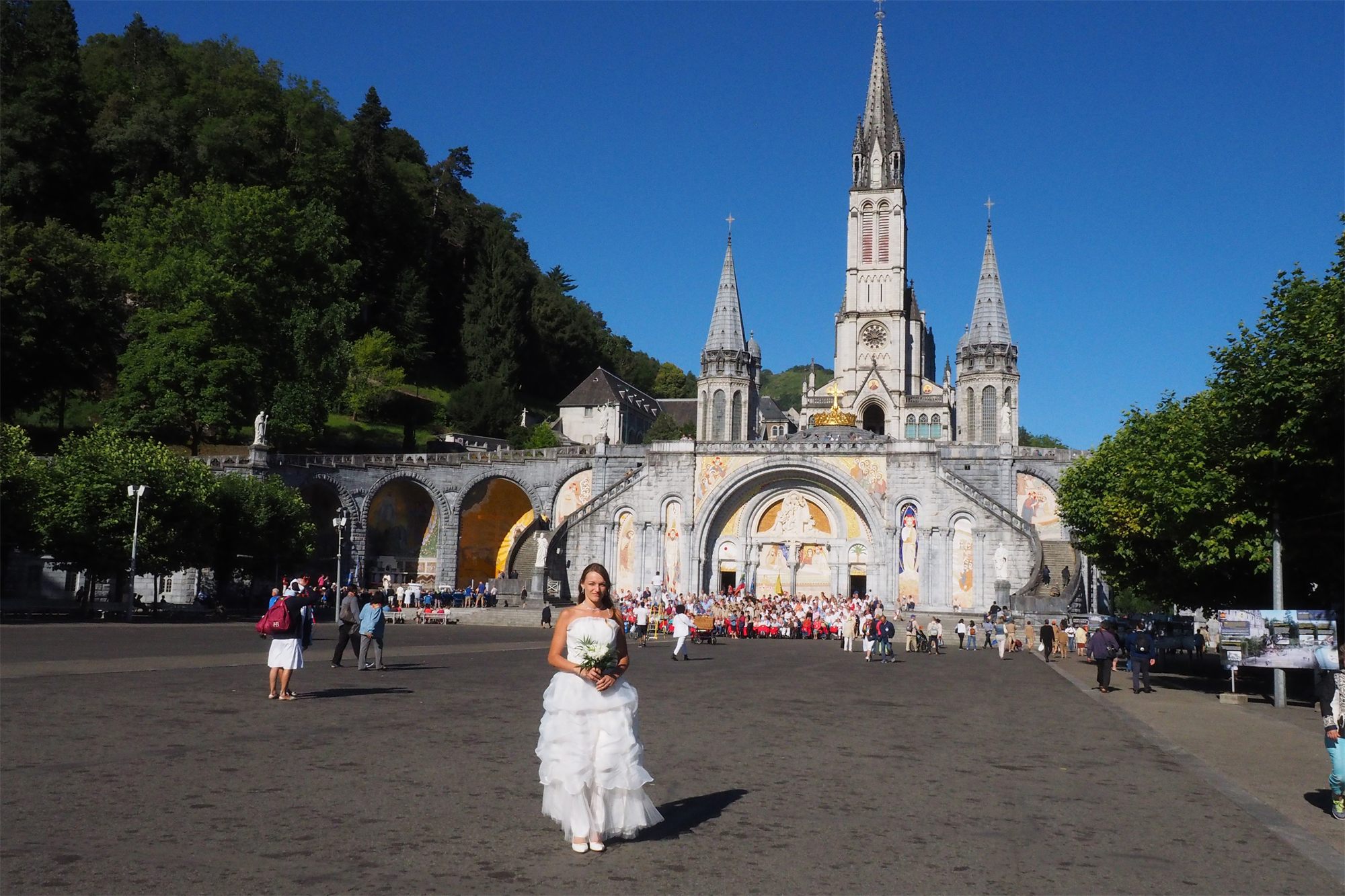 Éva Ostrowska in a wedding dress on the esplanade before the Basilica of the Immaculate Conception, Sanctuary of Our Lady of Lourdes, 2016